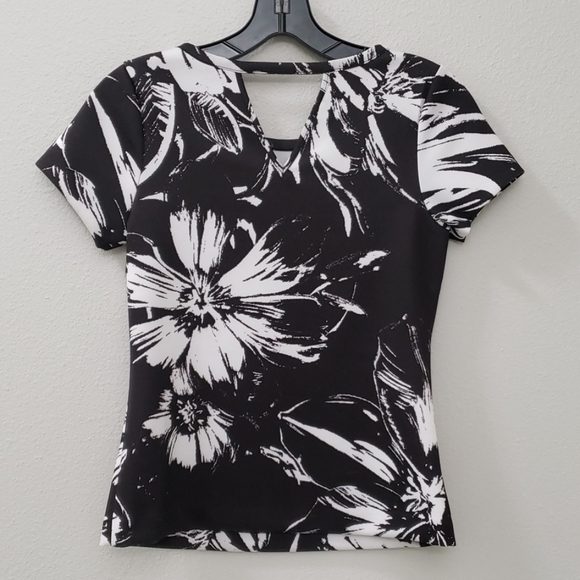 B&W Floral Top - Picture 2 of 3